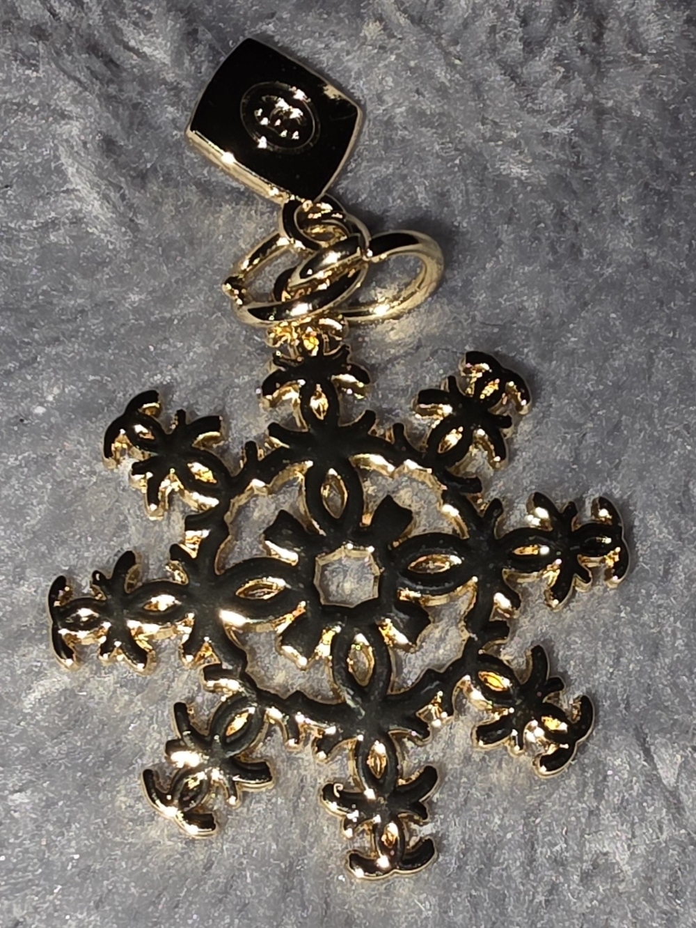 Limited Editiom CHANEL Gold Holiday Snowflank Charm